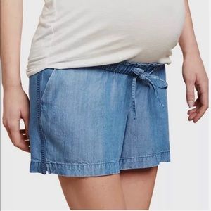 Jessica Simpson under belly maternity shorts